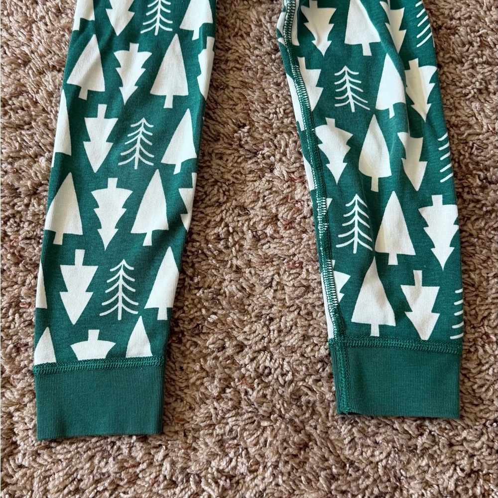Hanna Andersson Green and White Pajama Set - Picture 6 of 6